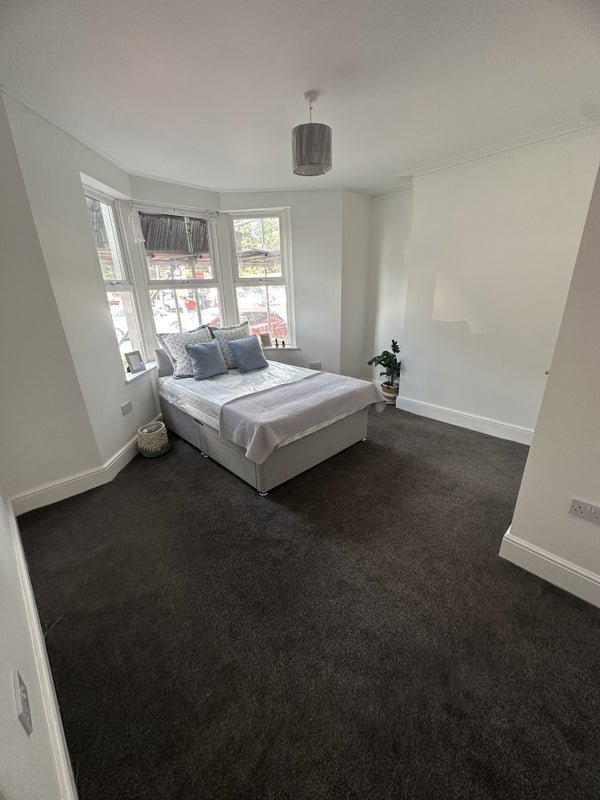 Photo 1: Room 1