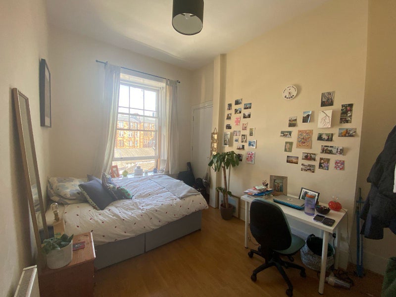 Photo 1: Room 1: available 13th May