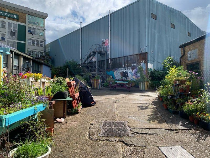 Photo 1: Catwalk place