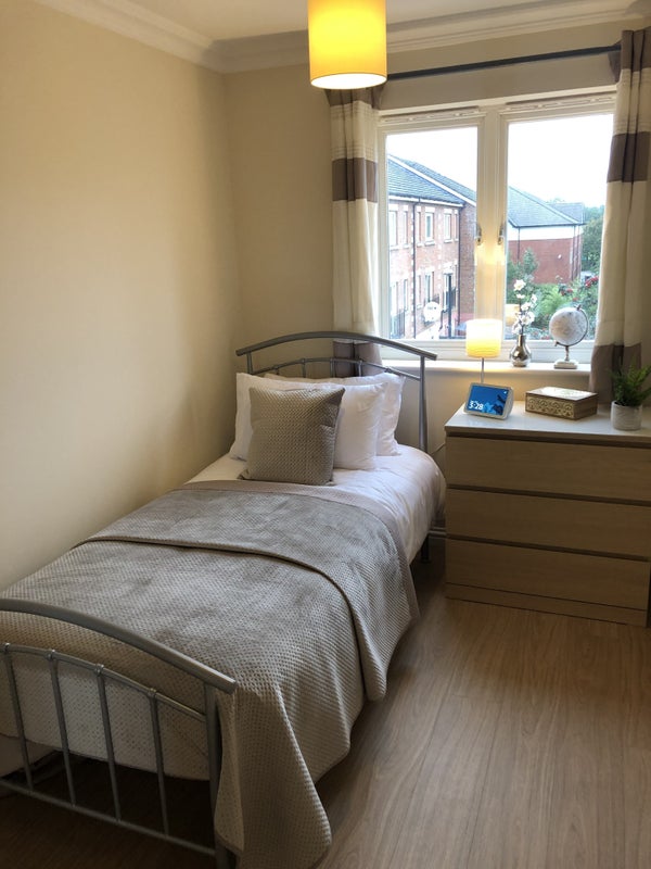 Photo 1: Single room