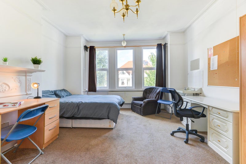 Photo 1: Bedroom 4