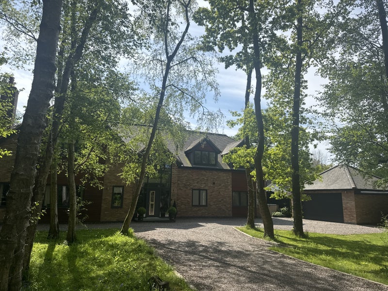 Photo 1: Luxury modern house 