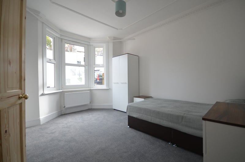 Photo 1: AVAILABLE ROOM