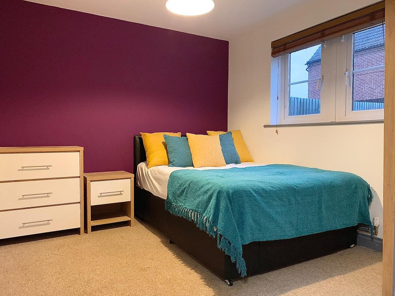 Photo 1: Room 2
