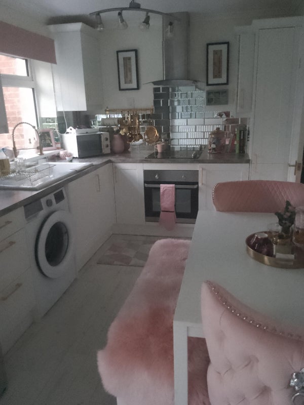 Photo 1: Kitchen