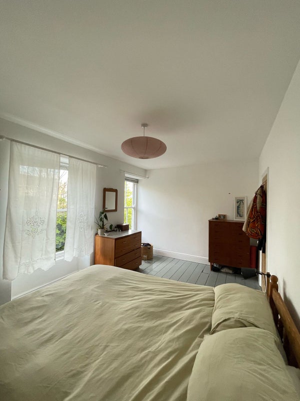 Photo 1: Spacious double room available