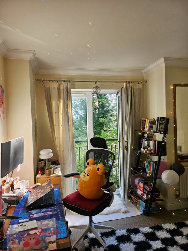 Photo 1: Bedroom 1 en-suite