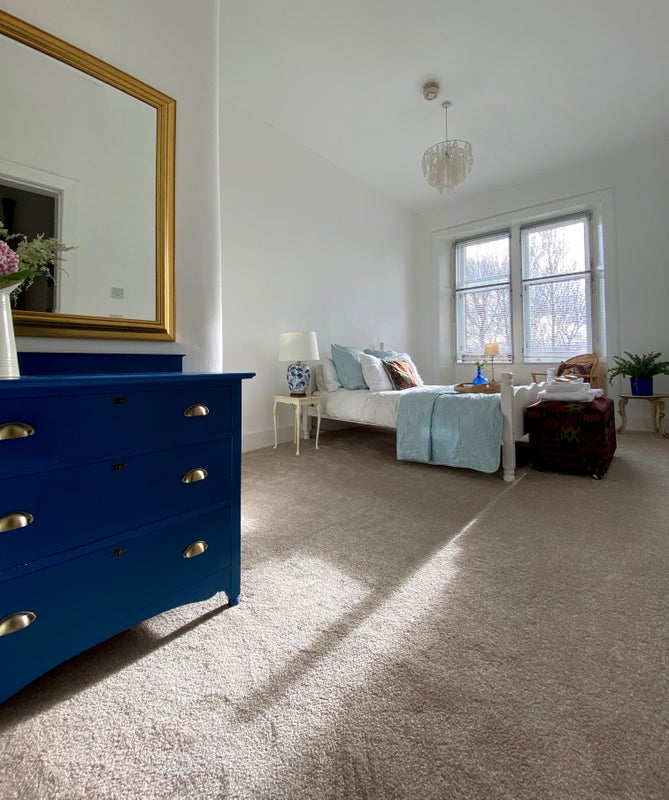 Photo 1: Double bedroom