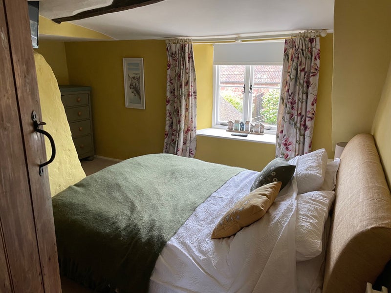 Photo 1: Room (Yours)