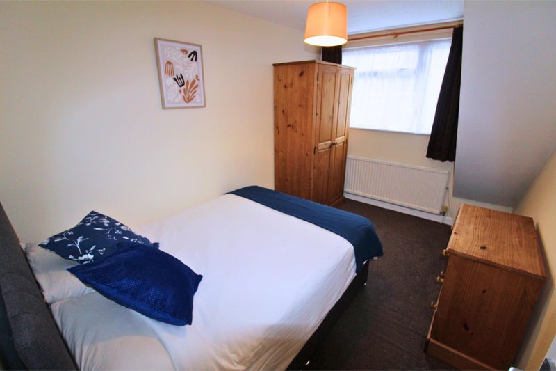 Photo 1: Lovely Double Bedroom! Solid Pine Furniture! New Divan, Mattress and Headboard! Freshly Decorated!