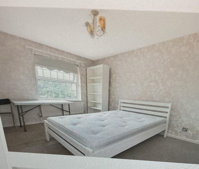 Photo 1: Upstairs double room 1 for rent