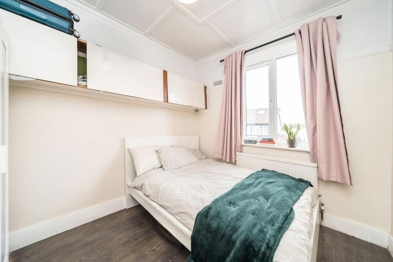 Photo 1: The bedroom for rent. South facing double