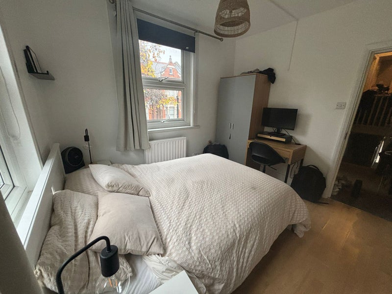 Photo 1: Bedroom