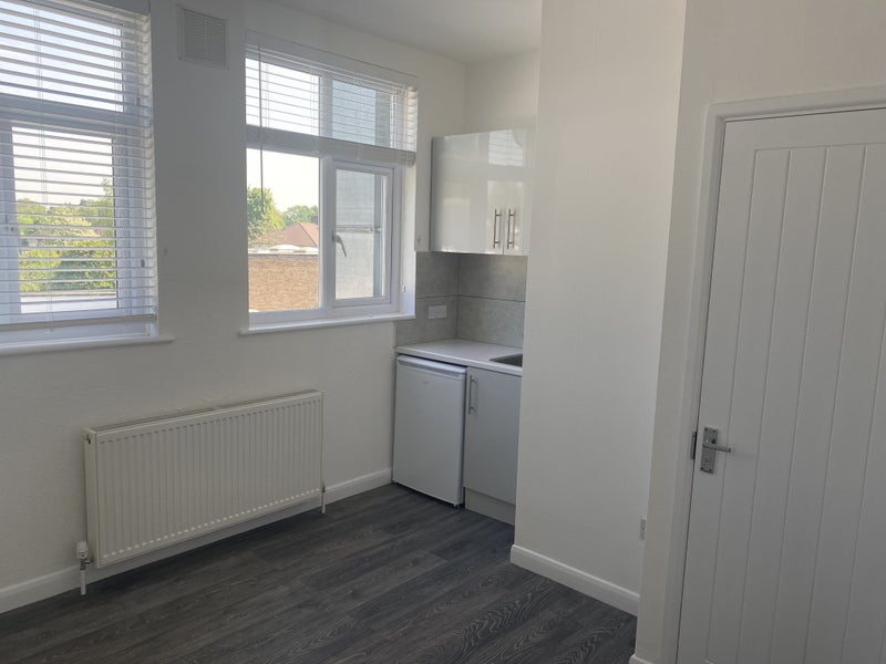 Photo 1: Studio Room (B)