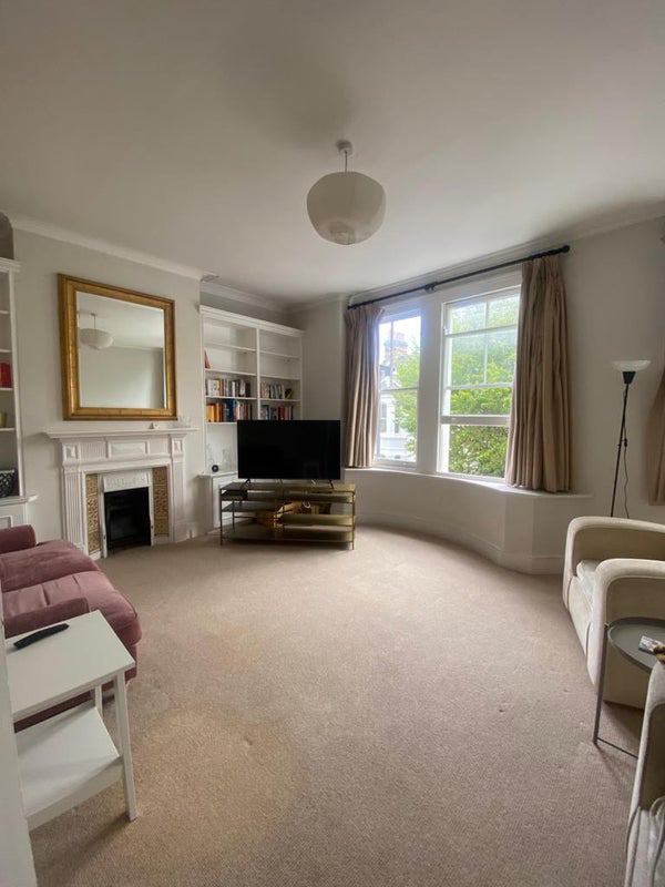 Photo 1: Cosy sun-lit living room