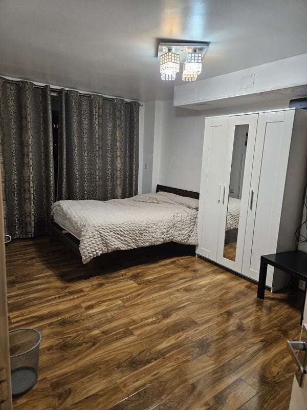 Photo 1: Bedroom