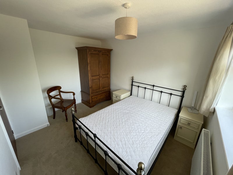 Photo 1: £800/month bills included  