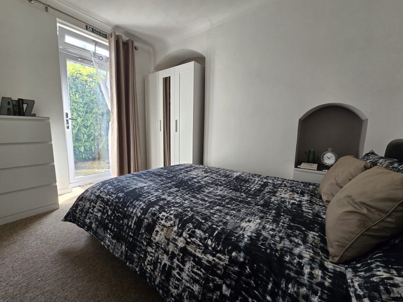 Photo 1: Double Room with garden access 