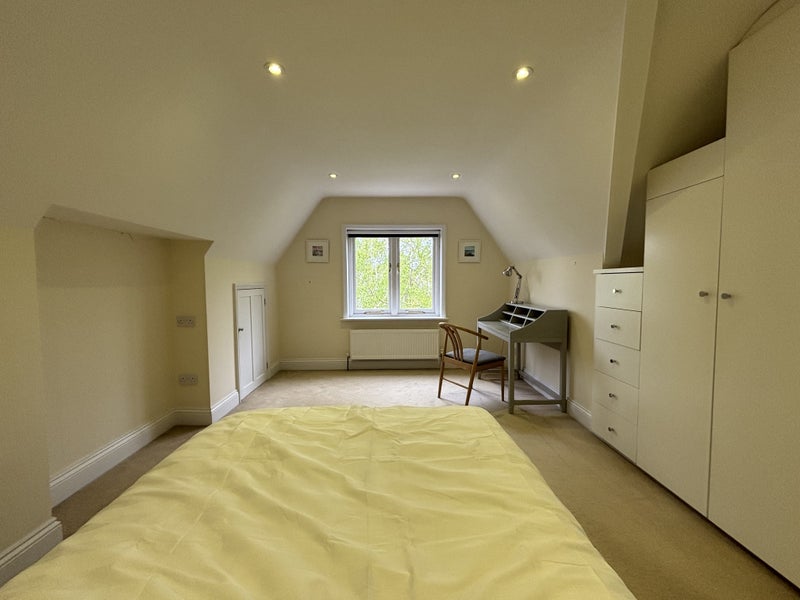Photo 1: Double bedroom