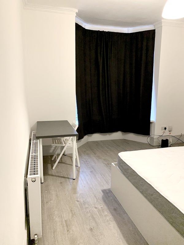 Photo 1: Large Ground Floor Double Room 