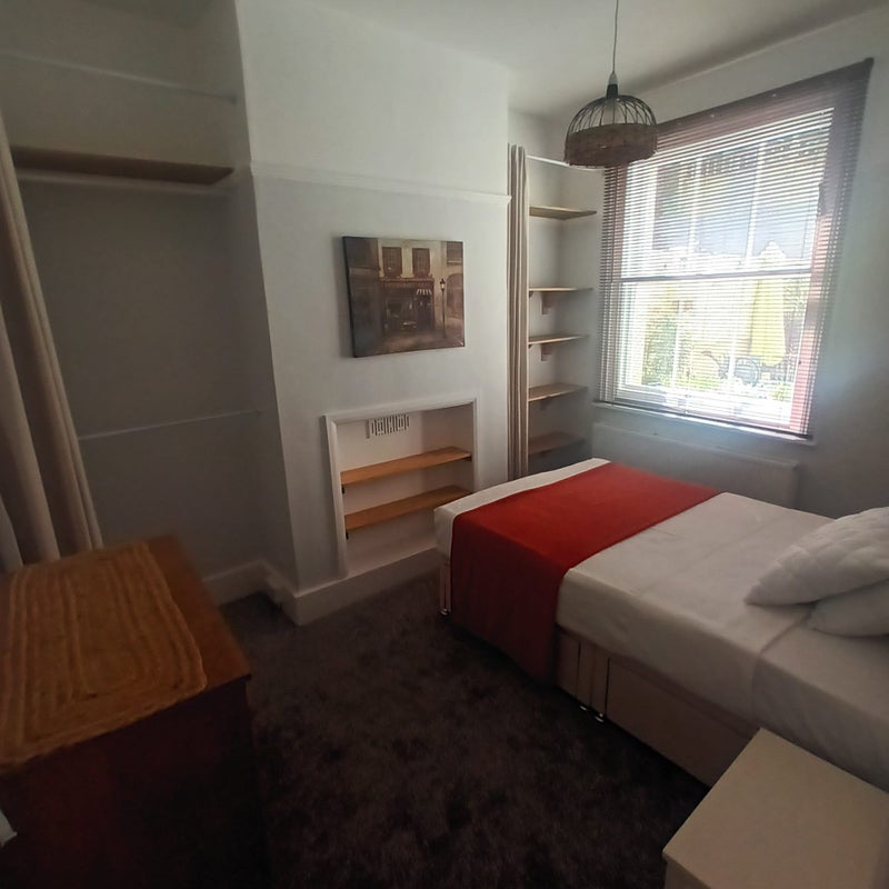 Photo 1: Small double bedroom