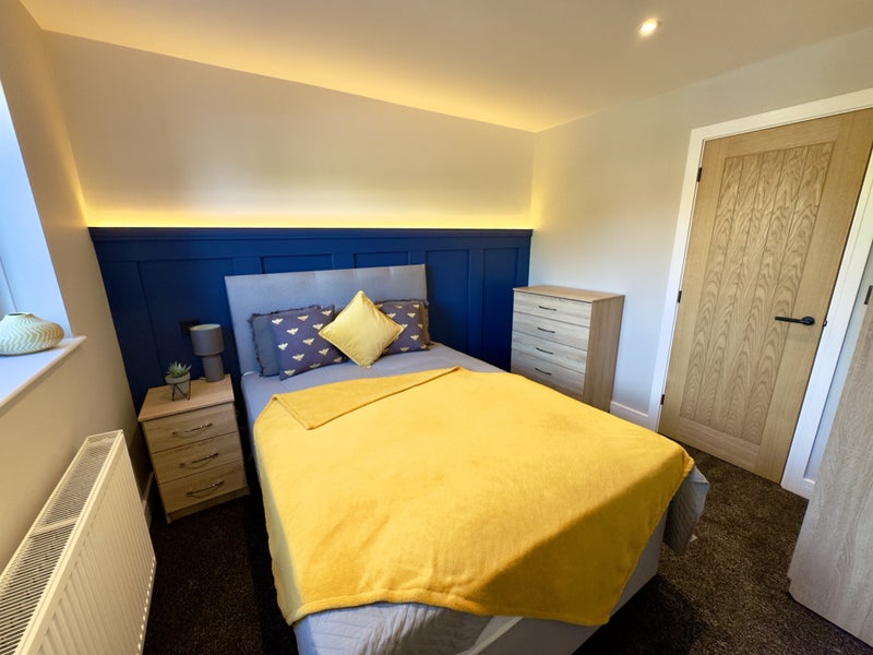 Photo 1: Room 5
