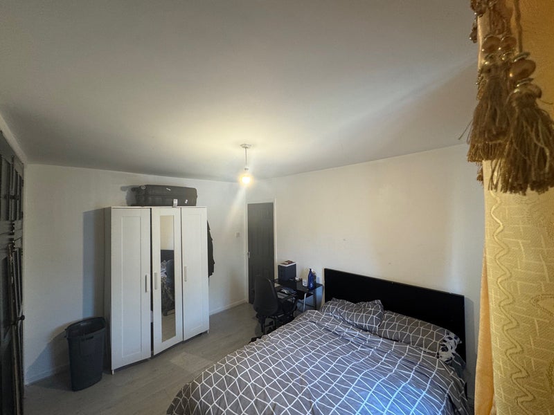 Photo 1: Double bed room 