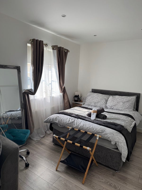 Photo 1: Bedroom