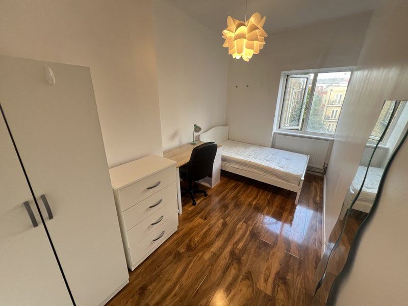 Photo 1: Room 1: £277pw with all bills included. (Available 01/07/25)