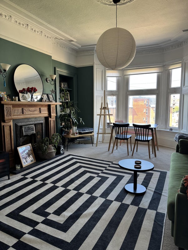 Photo 1: living room