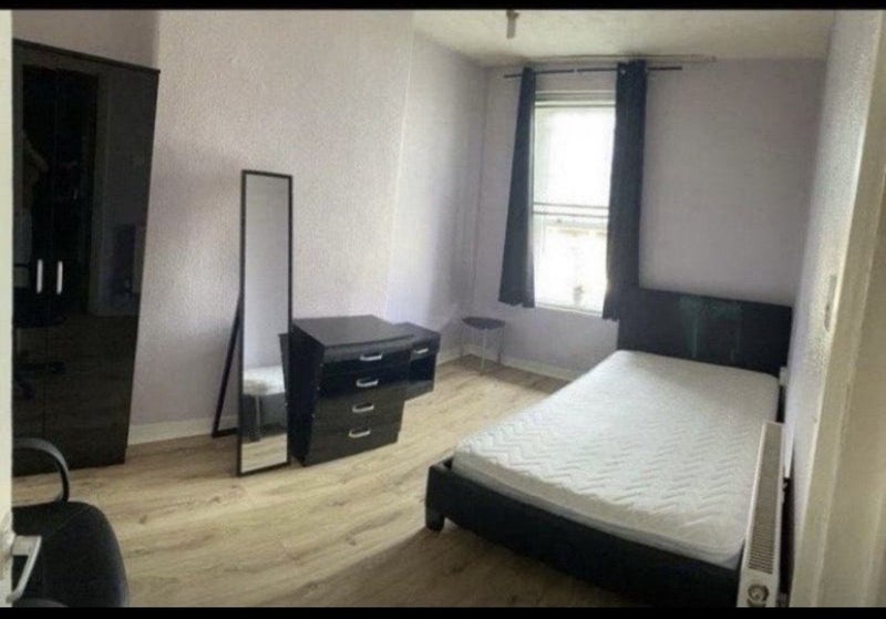 Photo 1: Room (Yours)