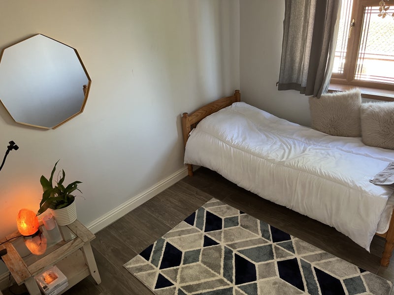 Photo 1: Room 2