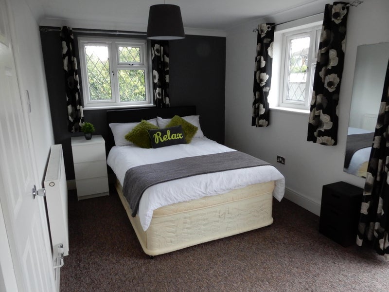 Photo 1: Room 2 w/ Ensuite