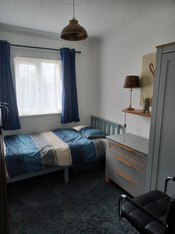 Photo 1: Single room