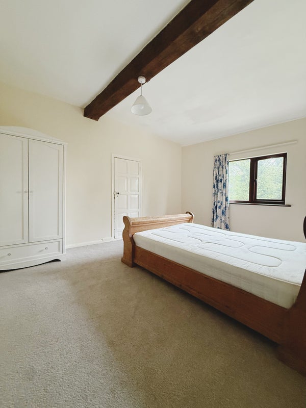 Photo 1: Bedroom 1