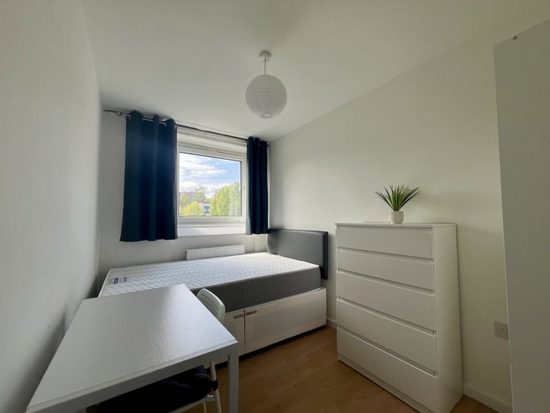 Photo 1: Room 2: £195 (Single Occupancy)
