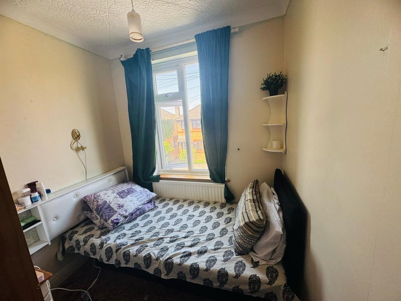 Photo 1: Single room