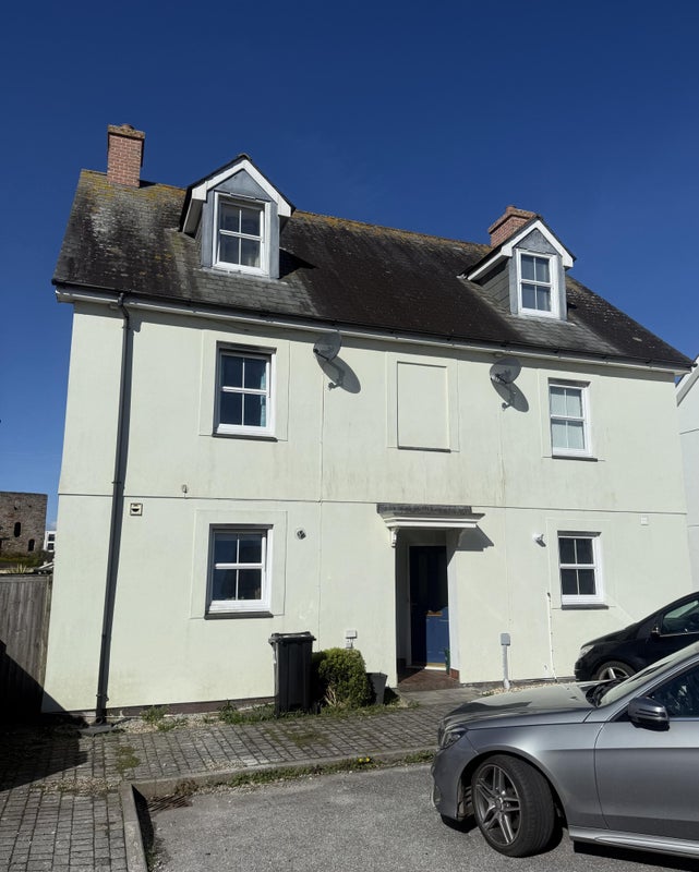 Photo 1: Semi Detached