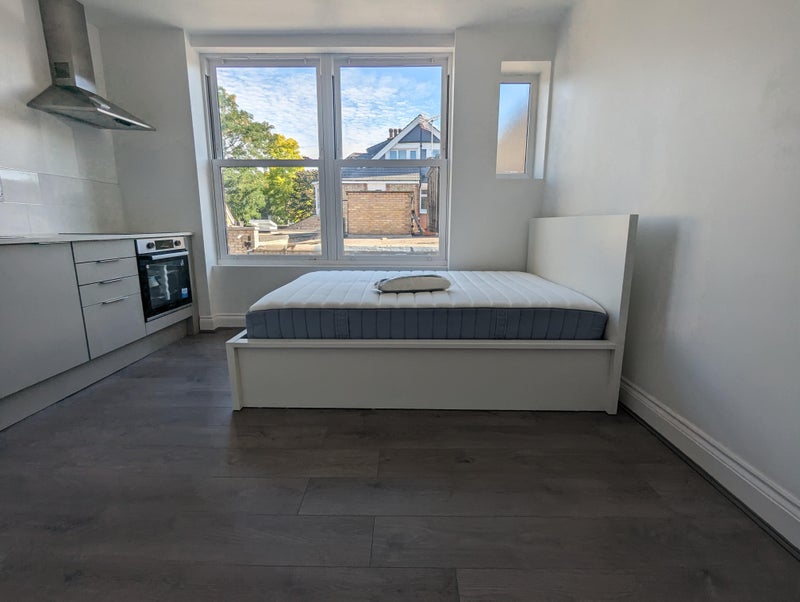 Photo 1: Double Room Available 