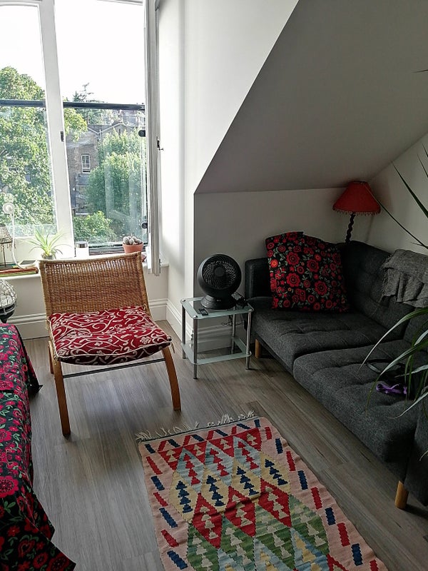 Photo 1: Sitting room
