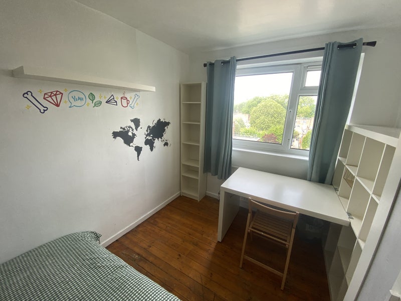 Photo 1: AVAILABLE NOW ✸ 825pcm ✸ furnished as in pictures