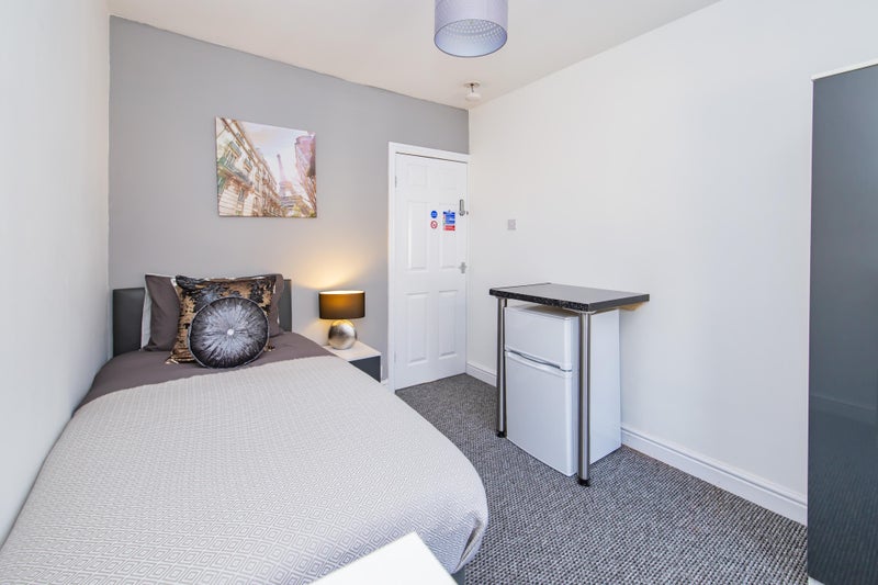 Photo 1: Bedroom 3- available room