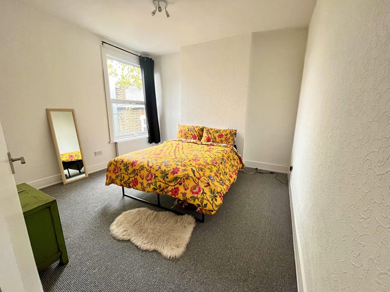 Photo 1: The bedroom is very bright and spacious