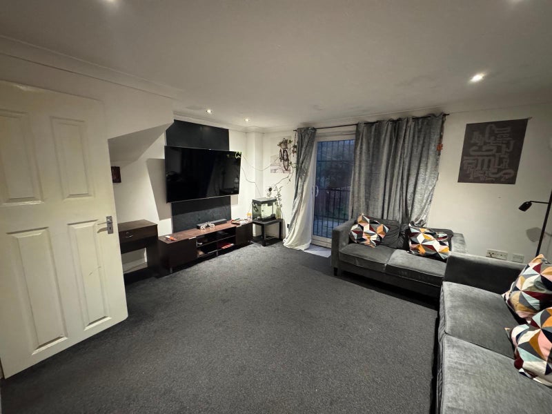 Photo 1: Living room