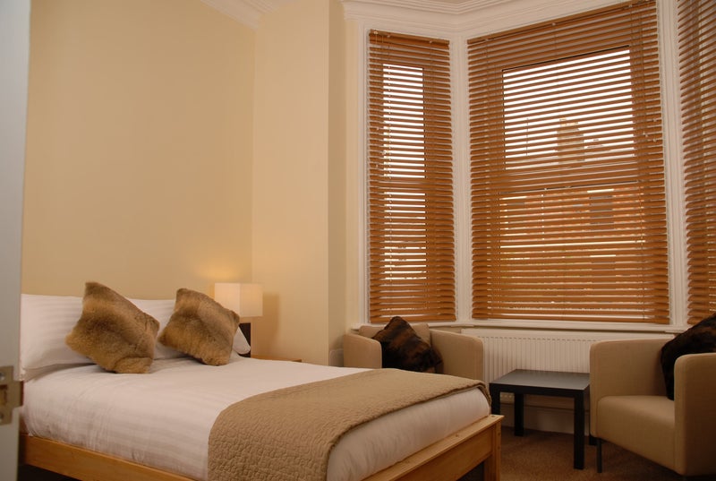 Photo 1: Large double ensuite room