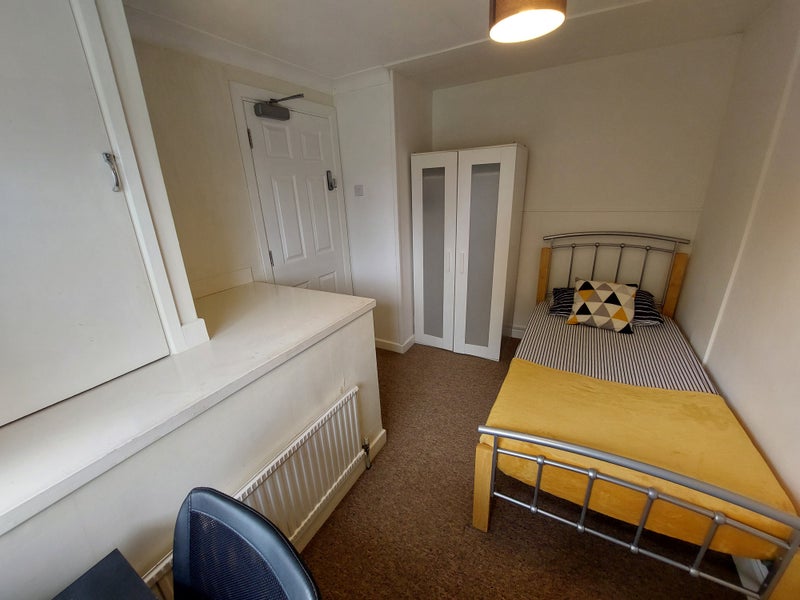 Photo 1: £575 single room