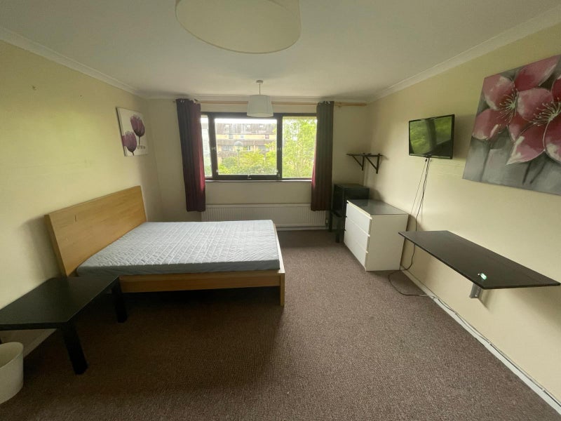 Photo 1: Large Double - £785