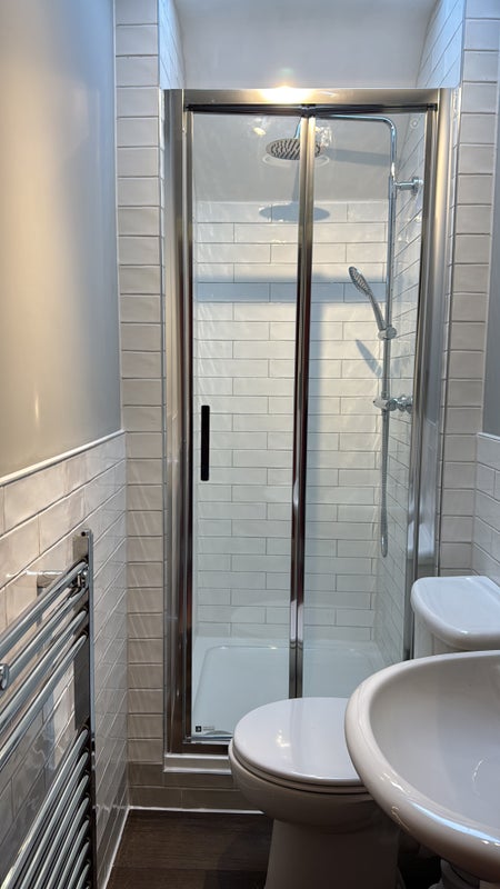 Photo 1: En-suite shower wash basin and toilet
