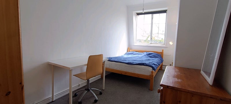 Photo 1: Bedroom 1 £800 pcm