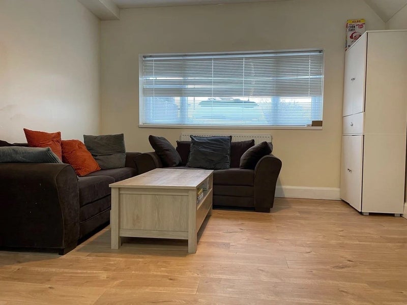 Photo 4: Shared commual area